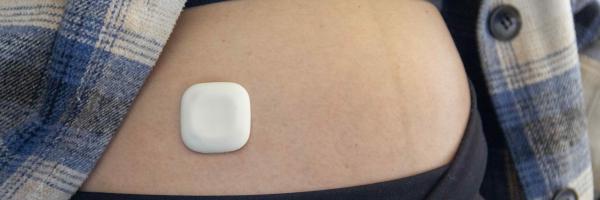 Sensor for checking birth signals